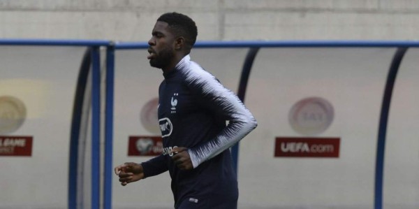 Umtiti abandona concentración de Francia y vuelve a Barcelona lesionado