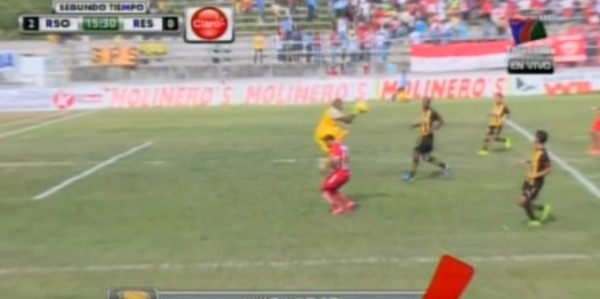 Terrible patada de 'Buba' a Rony Martínez