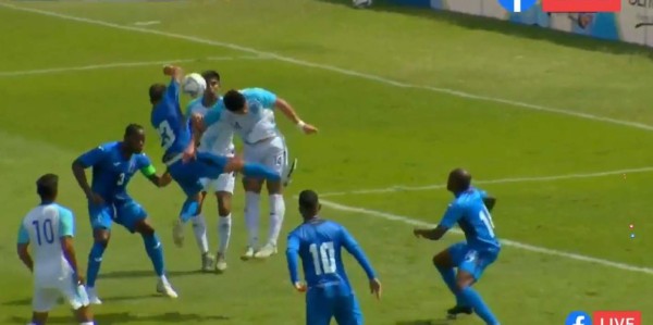 Video: El inocente penal que concedió Ilce Barahona de Honduras frente a Guatemala