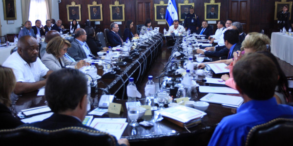 FF AA pasarán a disposición del TSE el 23 de octubre