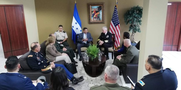 Jefe del Comando Sur de EEUU reitera compromiso con Honduras para trabajar por la paz y seguridad