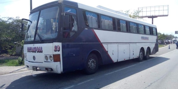 Asesinan a conductor de autobús interurbano frente a colonia Independencia de La Lima