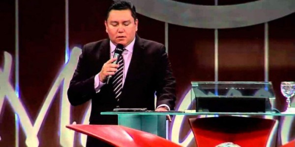 Pastor señalado en papeles de Panamá aspirará a la presidencia en Venezuela