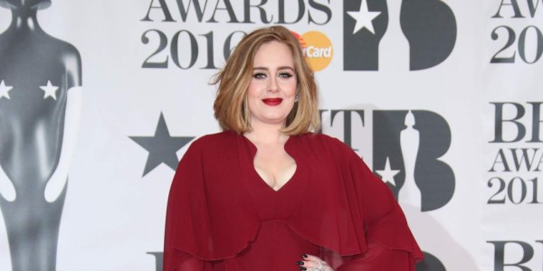 Rechazan tarjeta de crédito de Adele en una tienda de ropa