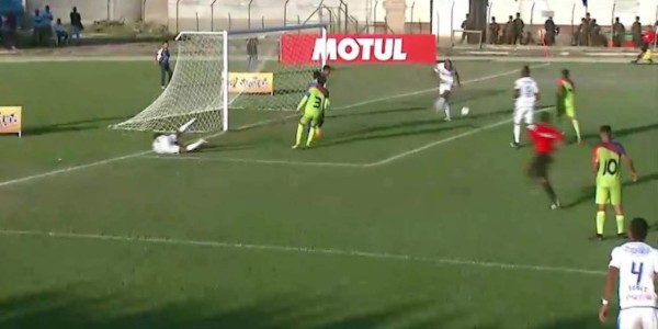 Video: El increíble gol que dejó escapar Eddie Hernández en el Real de Minas - Olimpia