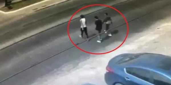Video: Conductor atropella fatalmente a tres ladrones que lo acababan de robar