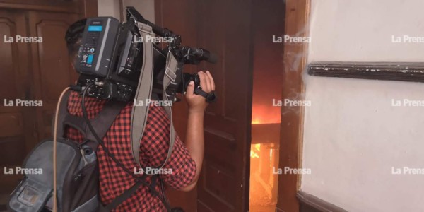 Incendio en alcaldía municipal de Tegucigalpa: evacúan a más de 250 personas