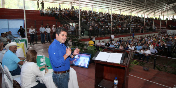 Juan Orlando Hernández promete invertir L20,000 millones en el agro