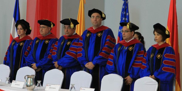 Unitec y Ceutec celebra graduaciones