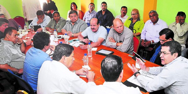 Centrales obreras dan respaldo a la Policía Militar en las calles