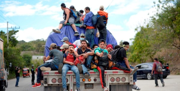 Suman 9,000 los hondureños que van en caravana hacia Estados Unidos