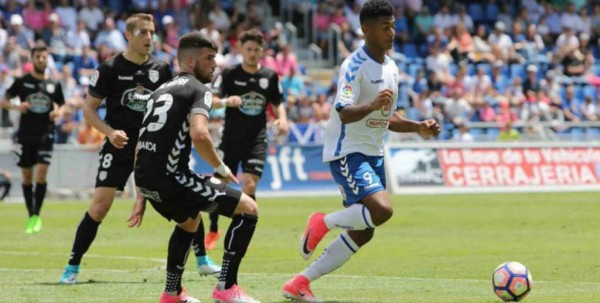 'Choco' Lozano destaca en España y la triunfo clave a su equipo