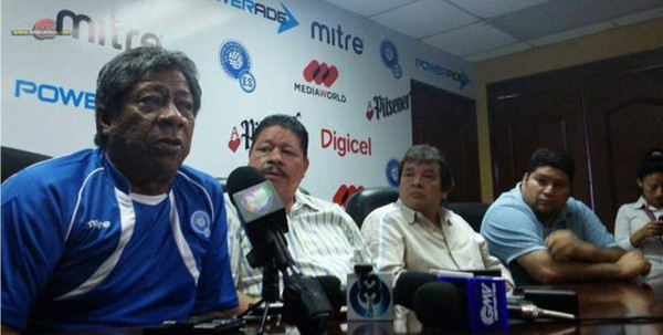 'Primitivo' amenaza con llamar otros jugadores en El Salvador
