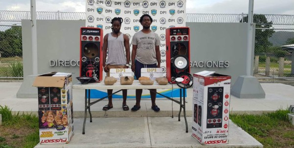 Los detienen por llevar droga dentro de unos parlantes
