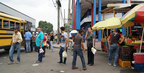 Reducen tamaño de puestos de venta para habilitar calles