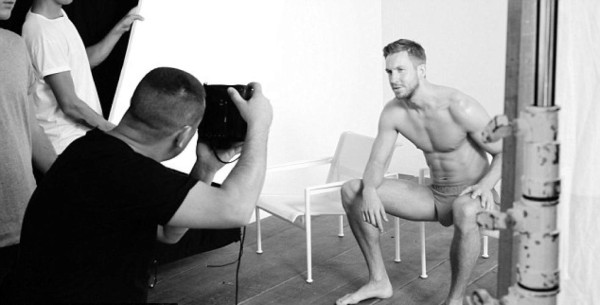 Armani elige a Calvin Harris como su primer DJ