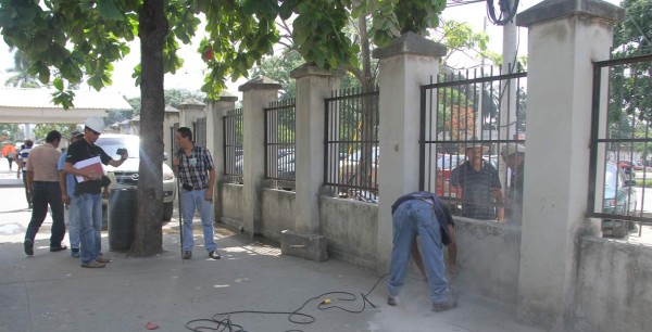 Expertos evalúan el muro perimetral del IHSS en busca de irregularidades