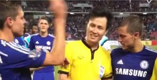 Jugador del Chelsea amonestó a un árbitro en Tailandia