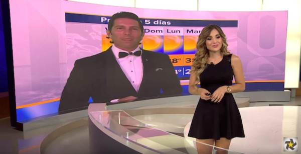 Poncho De Nigris sorprendió a su novia en vivo.