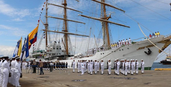 Buque de la Armada de Colombia atraca en Puerto Cortés