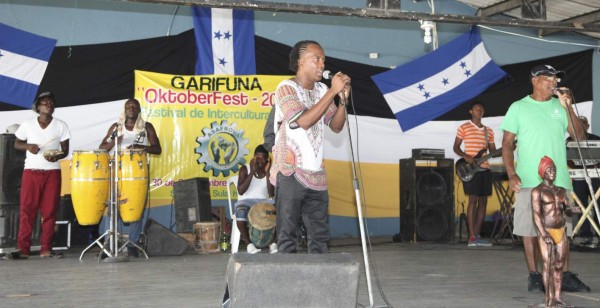 Garífunas exigen carreteras y servicios públicos en aldeas