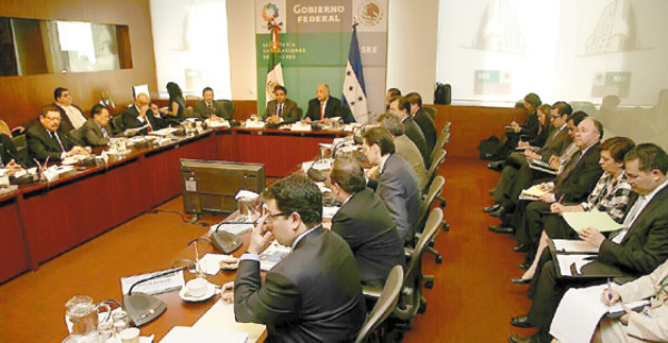 México promete combatir delitos contra migrantes