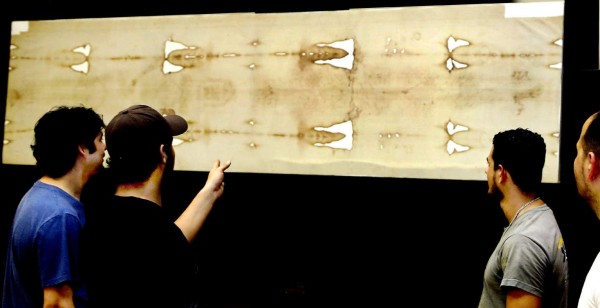 Réplica de la Sábana Santa ya se exhibe en San Pedro Sula