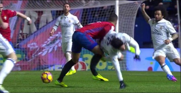 Video: Jugador del Osasuna sufre espeluznante lesión ante Real Madrid