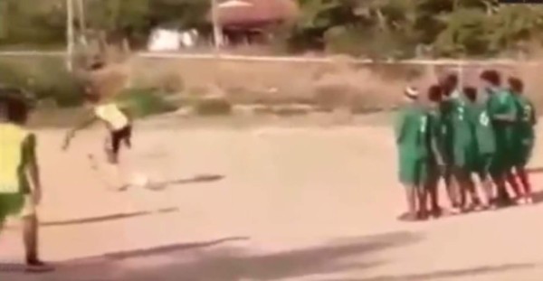 VIDEO: El golazo de tiro libre con el taco nunca antes visto