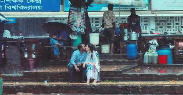 Fotografía de pareja besándose en público desata polémica en Bangladesh