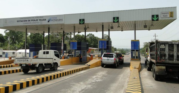 Ensayan cobro de peaje en las casetas de Santa Cruz de Yojoa