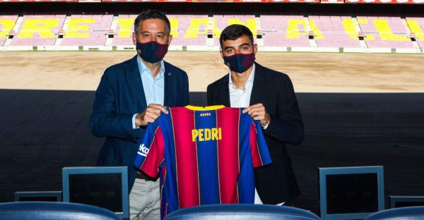 El FC Barcelona presenta a Pedri González como su nuevo fichaje