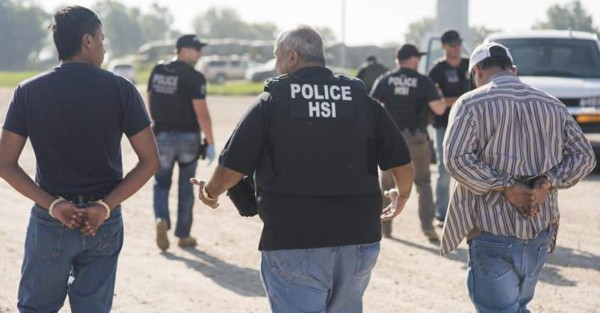 Caen 133 inmigrantes en redadas en Nebraska y Minesota