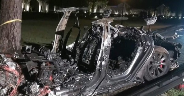 Accidente de un auto Tesla 'sin nadie al volante' deja dos muertos en EEUU