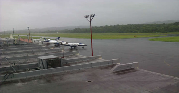 Continúa suspensión de vuelos en los aeropuertos de La Ceiba y Roatán