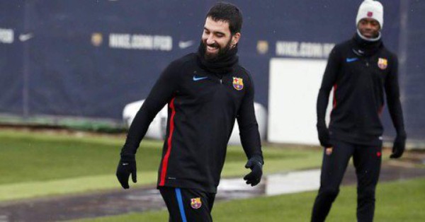 Oficial: El Barcelona cede al turco Arda Turan