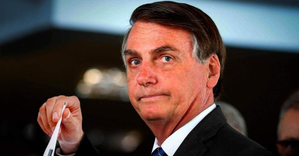 ¡Con coronavirus! Jair Bolsonaro es visto sin mascarilla y hablando con trabajador de limpieza