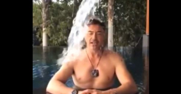 Famosos se retan a cubetazos fríos