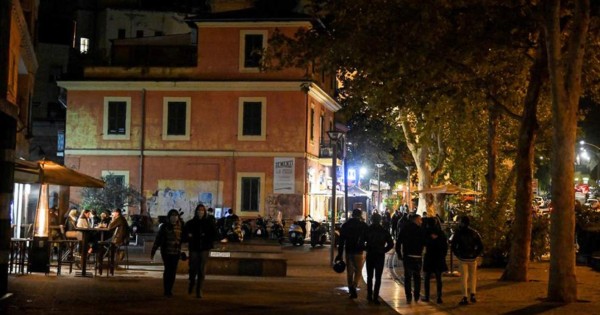 Italia cerrará las zonas más concurridas de sus ciudades para frenar al virus