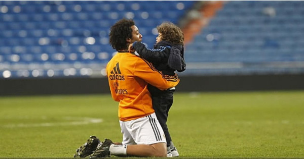 Vídeo: Cánticos racistas contra Marcelo por los ultras del Atlético