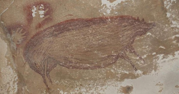 Descubren en Indonesia la pintura rupestre figurativa más antigua del mundo