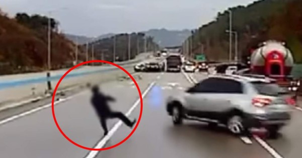Video viral: hombre se salva de milagro de ser atropellado cuatro veces