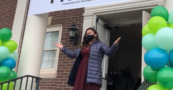 Inmigrante hondureña en EEUU abandona iglesia donde estuvo alojada por tres años