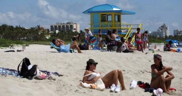 La covid-19 da un ligero respiro en Florida, que baja hasta los 10,600 casos