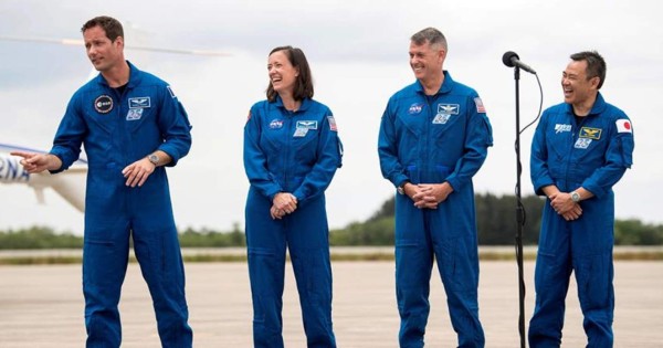 Llegan a Florida los astronautas que viajarán a la Estación Espacial Internacional
