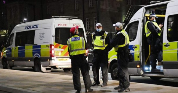 España restringe la movilidad en varias regiones ante el repunte del covid