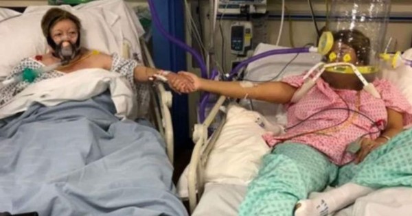Historia viral: hija sostiene la mano de su madre por última vez, murió de covid
