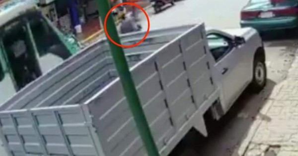 Video: niña muere aplastada por un camión en México