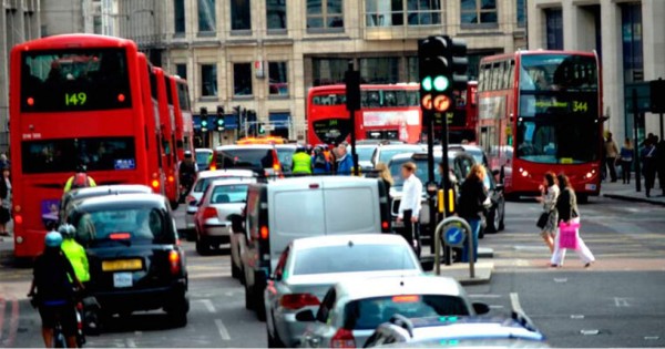 Reino Unido prohibirá la venta de coches de gasolina y diésel en 10 años