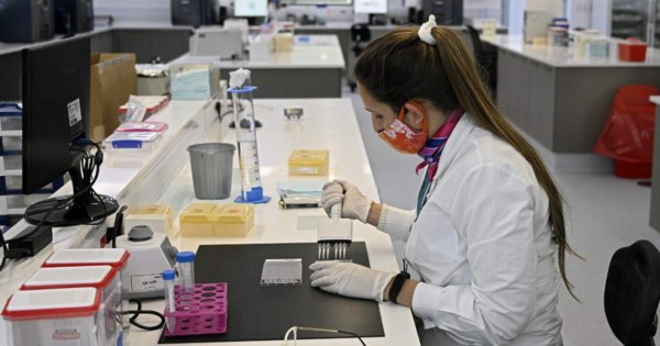 Orgullo y emoción en laboratorio argentino que producirá vacuna contra covid-19